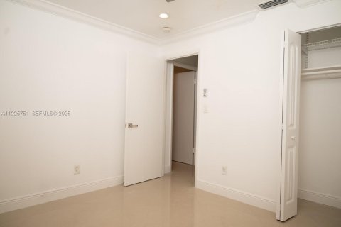 Снять в аренду таунхаус в Майами, Флорида 3 спальни, 151.34м2, № 1990418 - фото 30