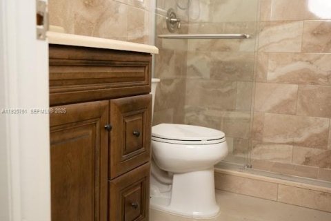 Снять в аренду таунхаус в Майами, Флорида 3 спальни, 151.34м2, № 1990418 - фото 16