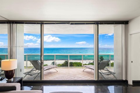 Condo in Miami Beach, Florida, 2 bedrooms  № 1794607 - photo 4
