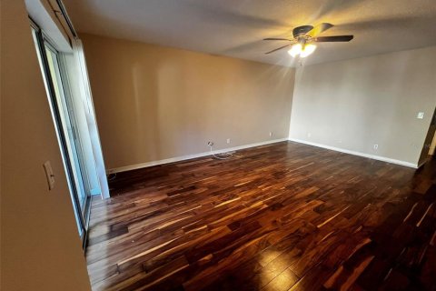 Townhouse in Valrico, Florida 2 bedrooms, 144.93 sq.m. № 1855974 - photo 5