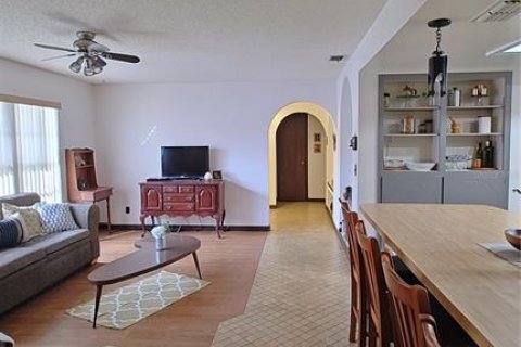 House in Casselberry, Florida 3 bedrooms, 175.77 sq.m. № 1554465 - photo 22