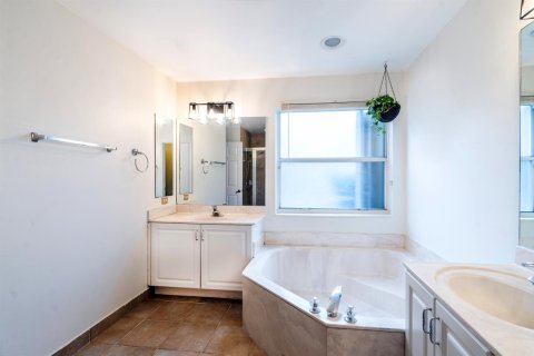 Casa en venta en Pembroke Pines, Florida, 4 dormitorios, 217.3 m2 № 2420692 - foto 19