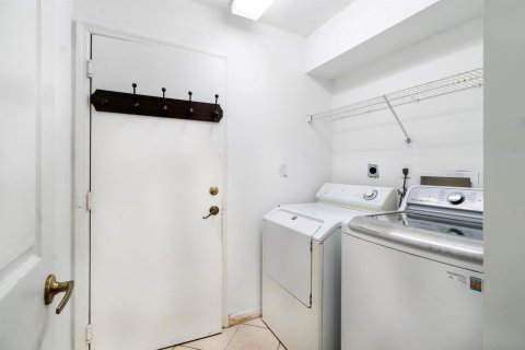 Casa en venta en Pembroke Pines, Florida, 4 dormitorios, 217.3 m2 № 2420692 - foto 24
