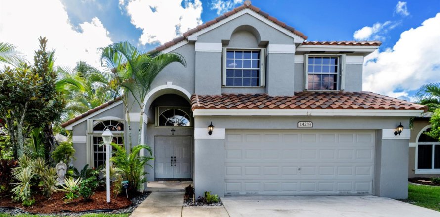 Casa en Pembroke Pines, Florida 4 dormitorios, 217.3 m2 № 2420692
