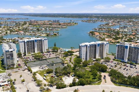 Condominio en alquiler en Saint Pete Beach, Florida, 2 dormitorios, 117.99 m2 № 2222473 - foto 30