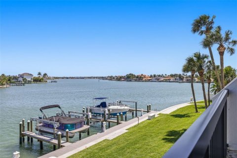 Condominio en alquiler en Saint Pete Beach, Florida, 2 dormitorios, 117.99 m2 № 2222473 - foto 15