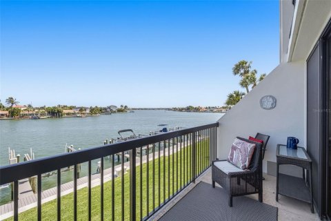 Condominio en alquiler en Saint Pete Beach, Florida, 2 dormitorios, 117.99 m2 № 2222473 - foto 13