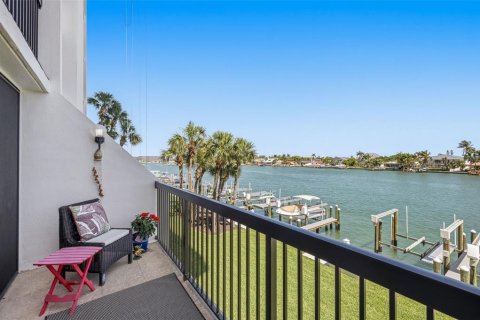 Condominio en alquiler en Saint Pete Beach, Florida, 2 dormitorios, 117.99 m2 № 2222473 - foto 14