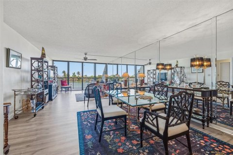 Condominio en alquiler en Saint Pete Beach, Florida, 2 dormitorios, 117.99 m2 № 2222473 - foto 5