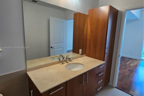 Купить кондоминиум в Халландейл-Бич, Флорида 2 спальни, 122.91м2, № 2088885 - фото 6