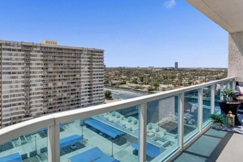 Купить кондоминиум в Халландейл-Бич, Флорида 2 спальни, 122.91м2, № 2088885 - фото 8