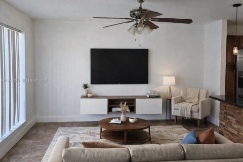 Villa ou maison à louer à Miami, Floride: 2 chambres, 140.84 m2 № 2023994 - photo 4