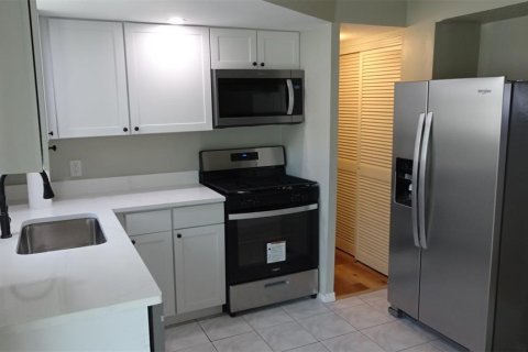 House in Saint Petersburg, Florida 1 bedroom, 58.53 sq.m. № 2391404 - photo 10