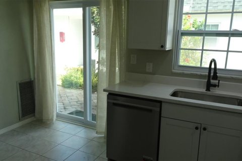 House in Saint Petersburg, Florida 1 bedroom, 58.53 sq.m. № 2391404 - photo 13