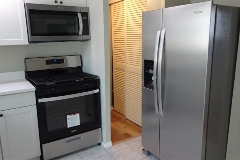 House in Saint Petersburg, Florida 1 bedroom, 58.53 sq.m. № 2391404 - photo 11