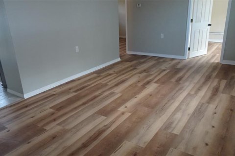 House in Saint Petersburg, Florida 1 bedroom, 58.53 sq.m. № 2391404 - photo 4
