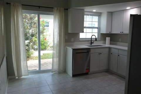 House in Saint Petersburg, Florida 1 bedroom, 58.53 sq.m. № 2391404 - photo 9
