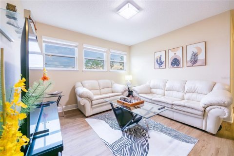 Villa ou maison à vendre à Kissimmee, Floride: 4 chambres, 241.45 m2 № 2398788 - photo 21