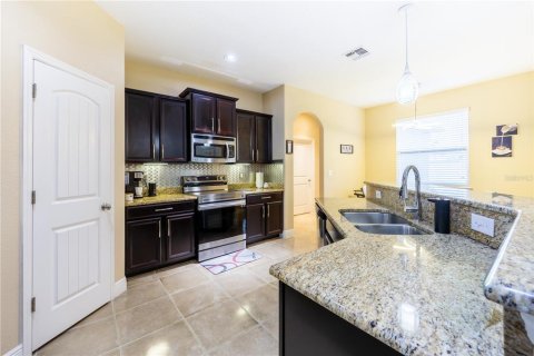 Villa ou maison à vendre à Kissimmee, Floride: 4 chambres, 241.45 m2 № 2398788 - photo 13