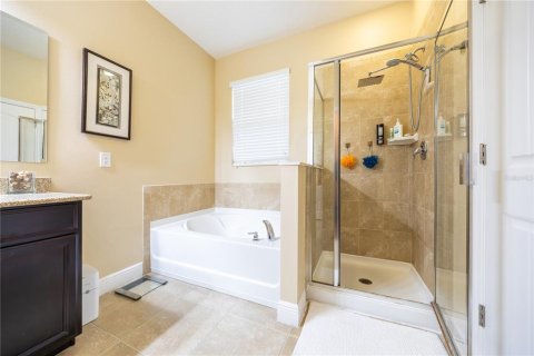 Villa ou maison à vendre à Kissimmee, Floride: 4 chambres, 241.45 m2 № 2398788 - photo 18