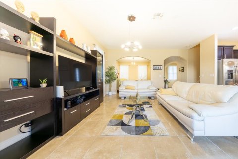 Villa ou maison à vendre à Kissimmee, Floride: 4 chambres, 241.45 m2 № 2398788 - photo 9