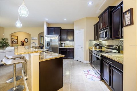 Villa ou maison à vendre à Kissimmee, Floride: 4 chambres, 241.45 m2 № 2398788 - photo 12