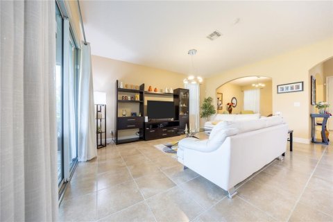 Villa ou maison à vendre à Kissimmee, Floride: 4 chambres, 241.45 m2 № 2398788 - photo 8