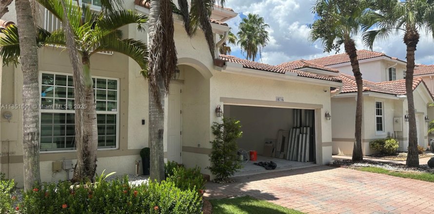 Touwnhouse à Miramar, Floride 4 chambres, 184.88 m2 № 1857573