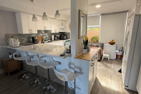 Townhouse in Miami, Florida 2 bedrooms, 98.1 sq.m. № 1818406 - photo 7