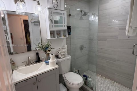 Townhouse in Miami, Florida 2 bedrooms, 98.1 sq.m. № 1818406 - photo 18
