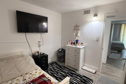 Townhouse in Miami, Florida 2 bedrooms, 98.1 sq.m. № 1818406 - photo 13