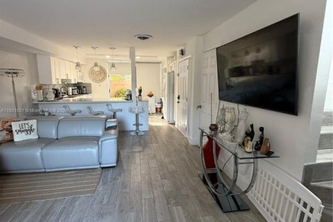Townhouse in Miami, Florida 2 bedrooms, 98.1 sq.m. № 1818406 - photo 4