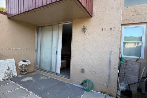 Townhouse in Miami, Florida 2 bedrooms, 98.1 sq.m. № 1818406 - photo 1
