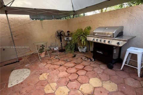Townhouse in Miami, Florida 2 bedrooms, 98.1 sq.m. № 1818406 - photo 23