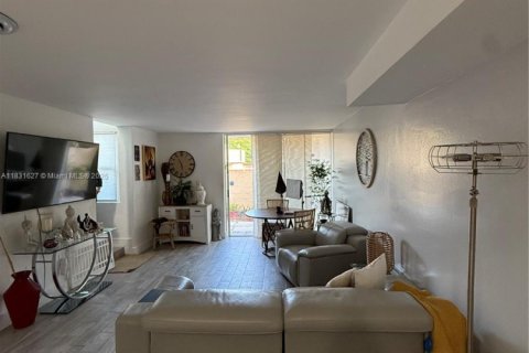 Townhouse in Miami, Florida 2 bedrooms, 98.1 sq.m. № 1818406 - photo 6