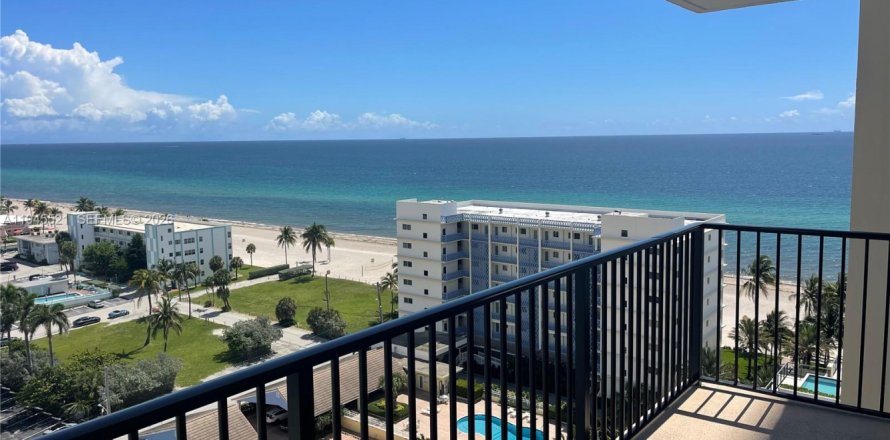 Кондоминиум с 2 спальнями в Холливуд, Флорида № 2001993