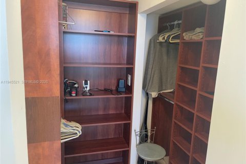 Купить кондоминиум в Холливуд, Флорида 2 спальни, 97.55м2, № 2001993 - фото 15