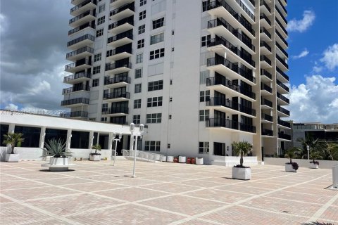 Купить кондоминиум в Холливуд, Флорида 2 спальни, 97.55м2, № 2001993 - фото 27