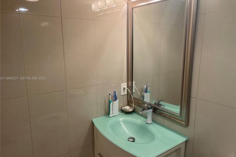 Купить кондоминиум в Холливуд, Флорида 2 спальни, 97.55м2, № 2001993 - фото 13