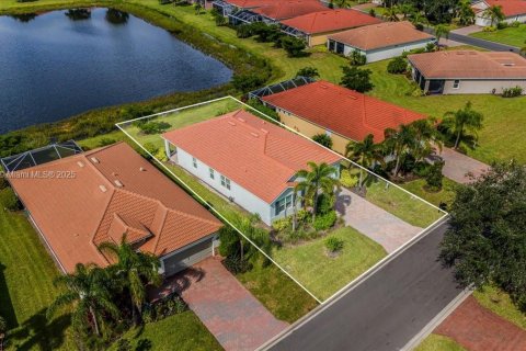 Villa ou maison à vendre à Fort Myers, Floride: 2 chambres, 168.71 m2 № 1953107 - photo 4