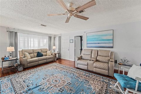 Villa ou maison à vendre à New Port Richey, Floride: 2 chambres, 124.67 m2 № 2396148 - photo 3