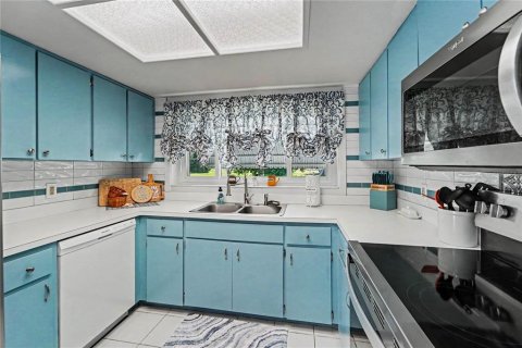 Villa ou maison à vendre à New Port Richey, Floride: 2 chambres, 124.67 m2 № 2396148 - photo 9