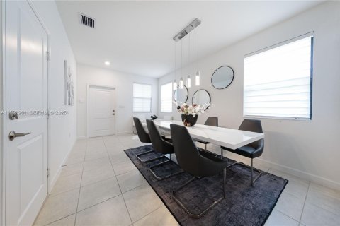 Снять в аренду таунхаус в Хомстед, Флорида 3 спальни, 169.73м2, № 1988698 - фото 23