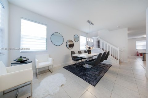 Снять в аренду таунхаус в Хомстед, Флорида 3 спальни, 169.73м2, № 1988698 - фото 25