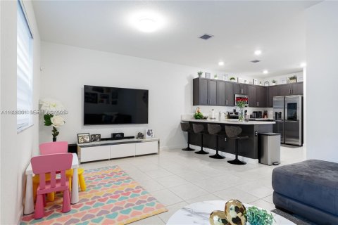 Снять в аренду таунхаус в Хомстед, Флорида 3 спальни, 169.73м2, № 1988698 - фото 14