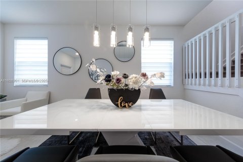 Снять в аренду таунхаус в Хомстед, Флорида 3 спальни, 169.73м2, № 1988698 - фото 22