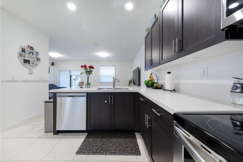 Снять в аренду таунхаус в Хомстед, Флорида 3 спальни, 169.73м2, № 1988698 - фото 17