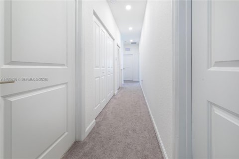 Снять в аренду таунхаус в Хомстед, Флорида 3 спальни, 169.73м2, № 1988698 - фото 26