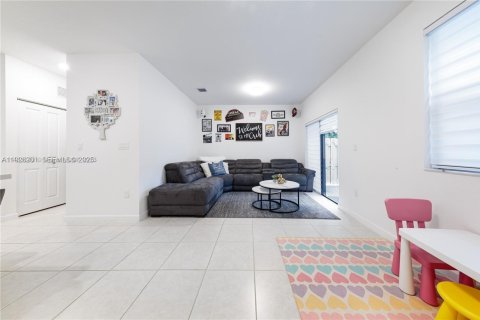 Снять в аренду таунхаус в Хомстед, Флорида 3 спальни, 169.73м2, № 1988698 - фото 13