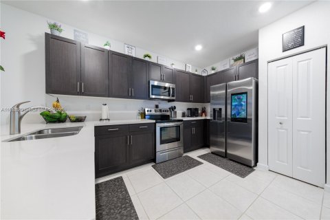 Снять в аренду таунхаус в Хомстед, Флорида 3 спальни, 169.73м2, № 1988698 - фото 19